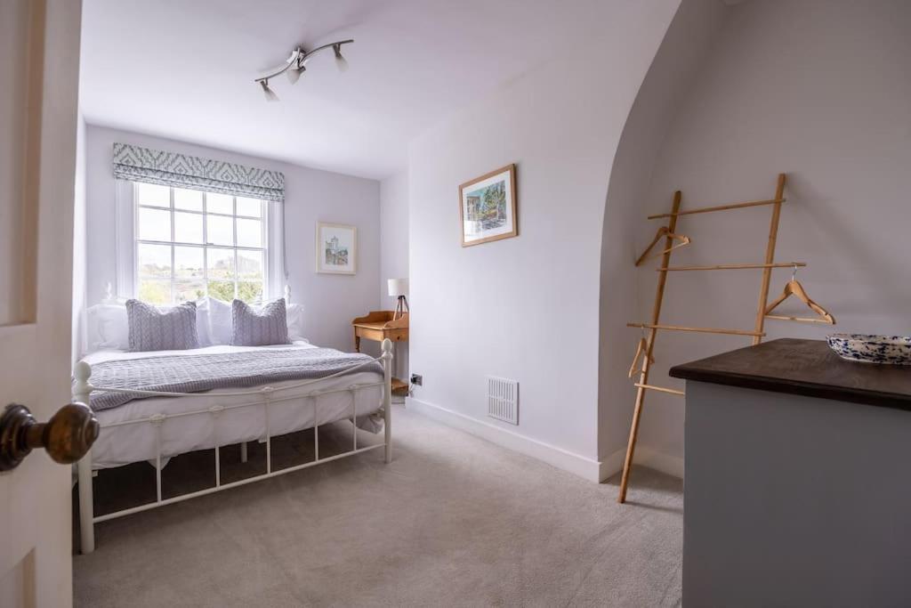 Beautiful & Spacious Retreat In Winchester Bagian luar foto