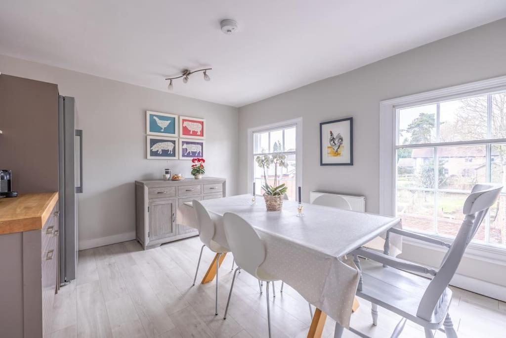 Beautiful & Spacious Retreat In Winchester Bagian luar foto